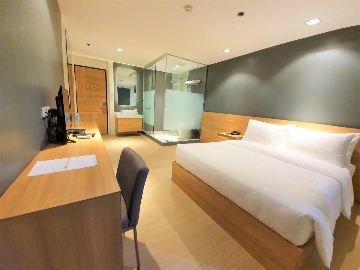 The Upperroom @ Real Suites Bacolod Exterior photo